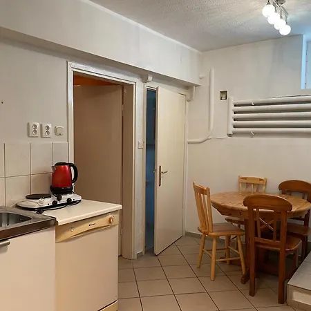 Suterena U Urszuli Z Parkingiem & Ogrodem Apartamento